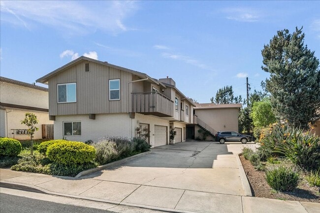 Building Photo - 10315 Alpine Dr Unit (3)