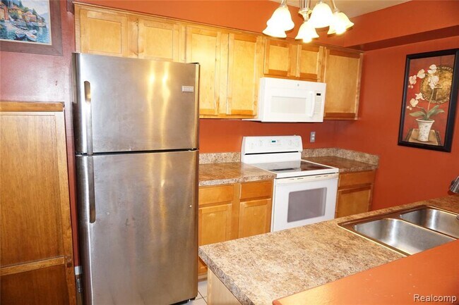 Photo - 27991 Rollcrest Rd Unit 1