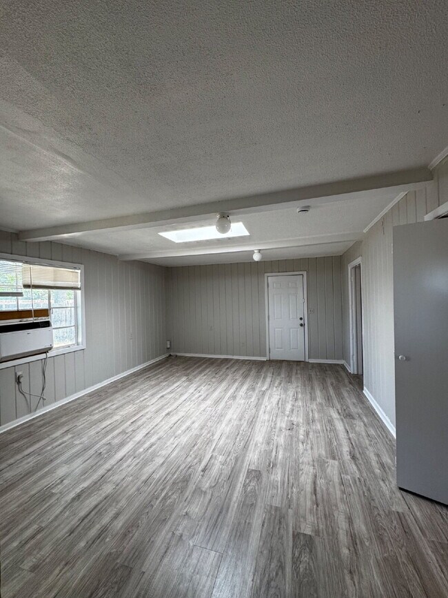 Photo - "Charming 3-Bed Oasis with Spacious Living in Prime Lubbock Location!"