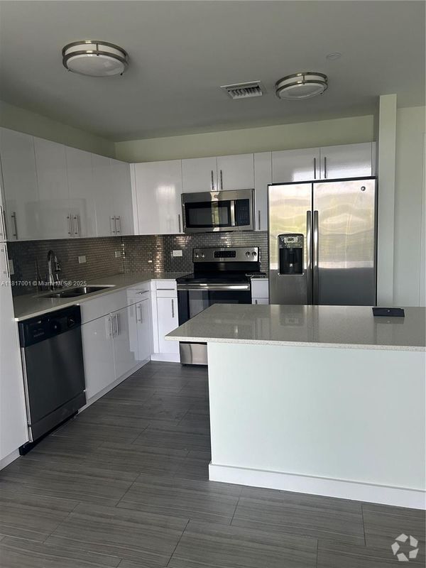 Building Photo - 1776 Polk St Rental