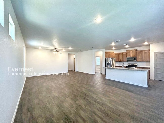 Photo - 2216 Hornbeam St