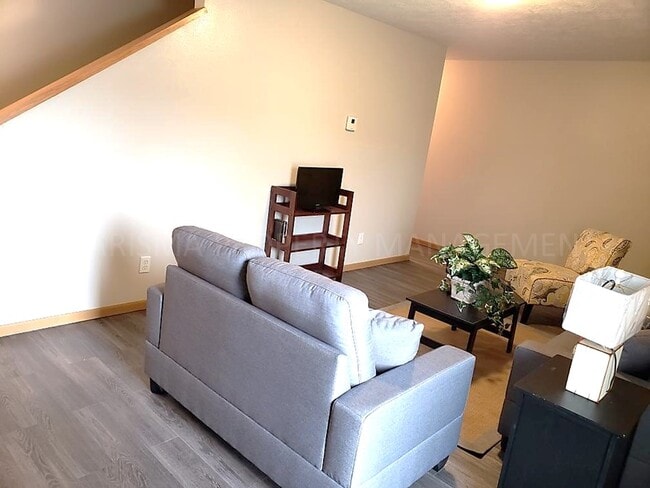 Photo - 300 Scott Pl