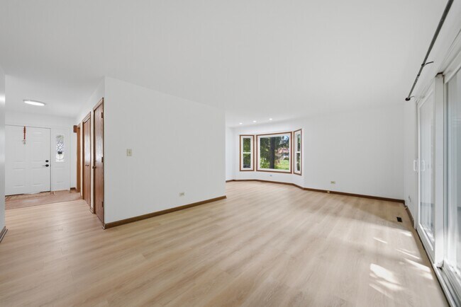 Photo - 152 Dunbar Ln