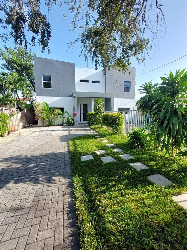 Photo - 2839 SW 25th Ter