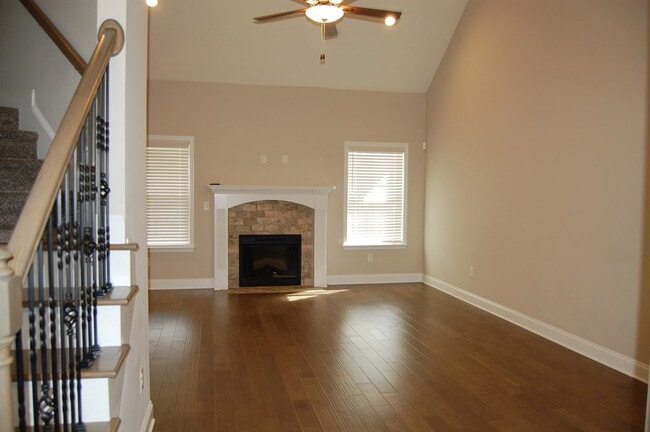 Photo - 625 Boone Ct
