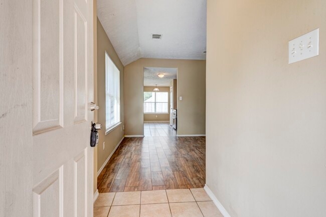 Photo - 1402 Sycamore Leaf Way
