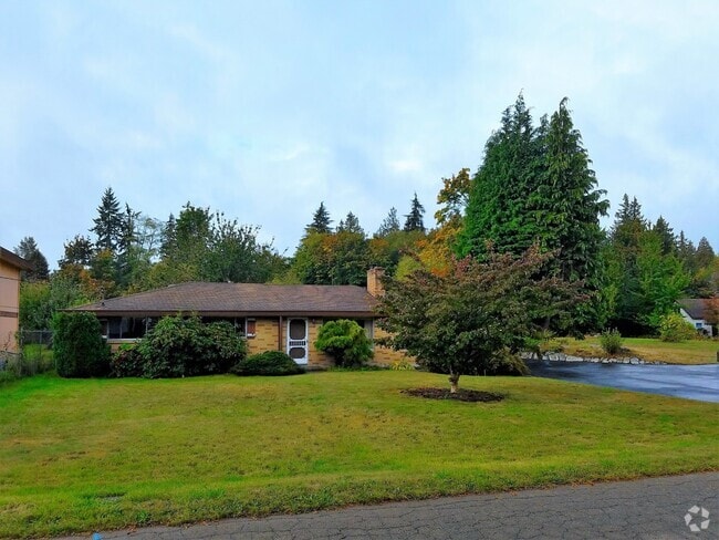 Building Photo - Classic Mid-Century Modern Rambler In Port... Rental