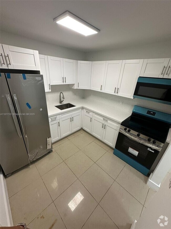 Building Photo - 15201 NE 6th Ave Unit C110 Rental