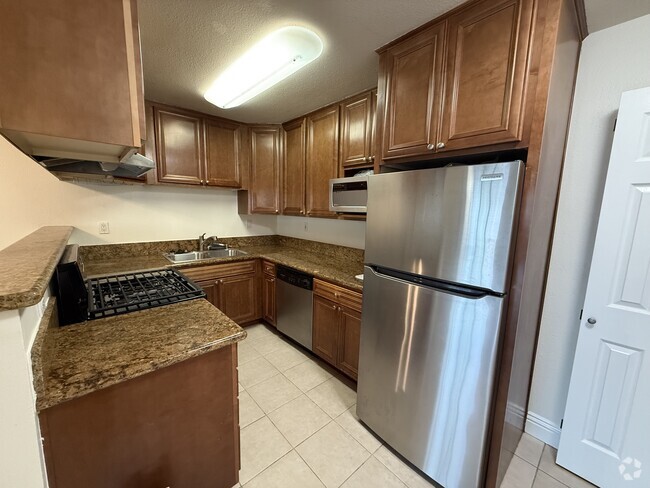 Building Photo - 631 7th St Unit 1 Rental