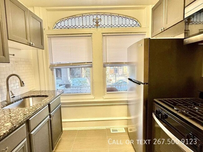 Photo - 236 Buckingham Pl Unit 1