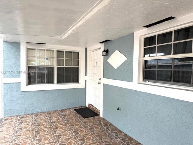 Building Photo - 6034 SW 35th St Unit 1-2