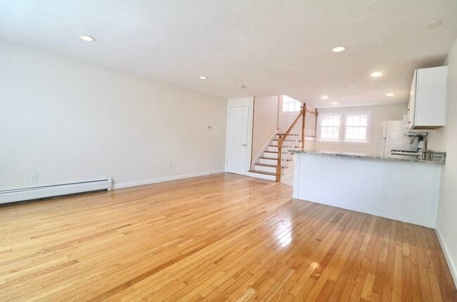 Building Photo - 276 Main St Unit 5C Rental
