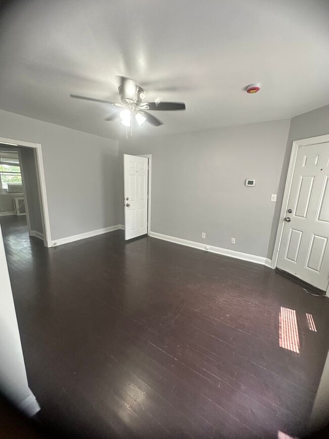 Photo - 918 St Dunstans Rd Unit 1