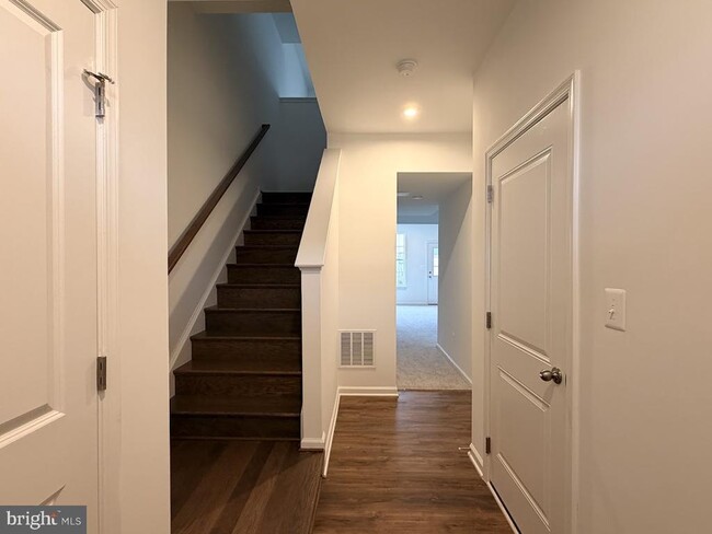 Photo - 453 Husky Trl