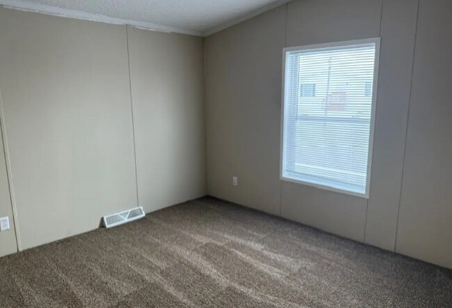 Photo - 402 Hunt Club Dr