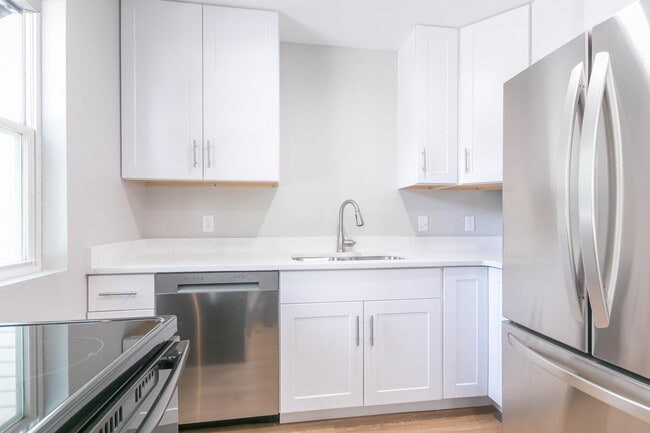 Photo - 2414 Commercial Ave