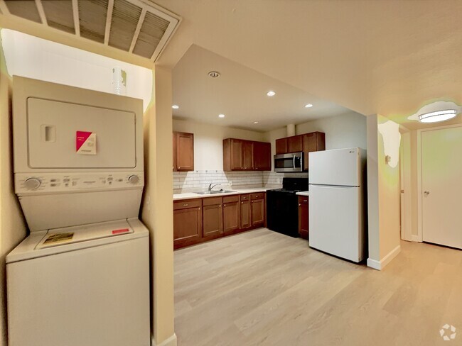 Building Photo - 4021 E Moreland St Rental
