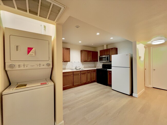 Photo - 4021 E Moreland St Apartments