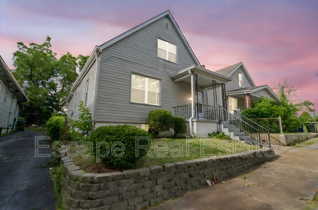 Photo - 5834 Victoria Ave