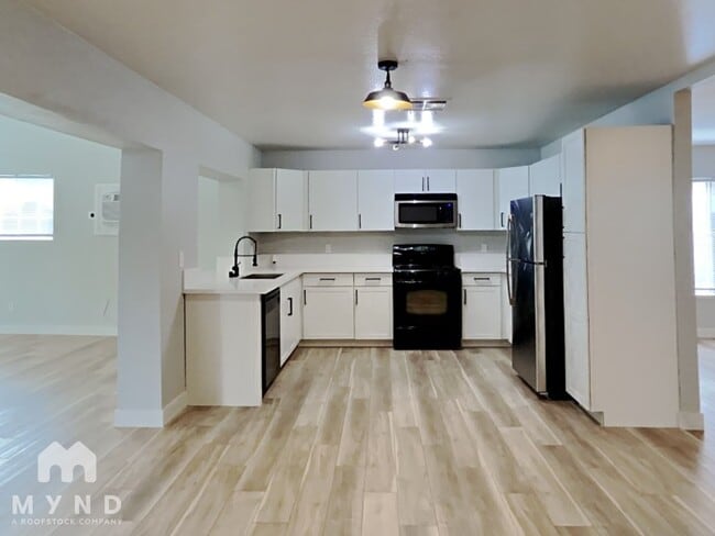 Photo - 1517 S Christy Ln