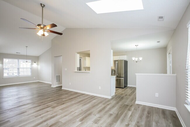 Photo - 221 Pennwood Ln
