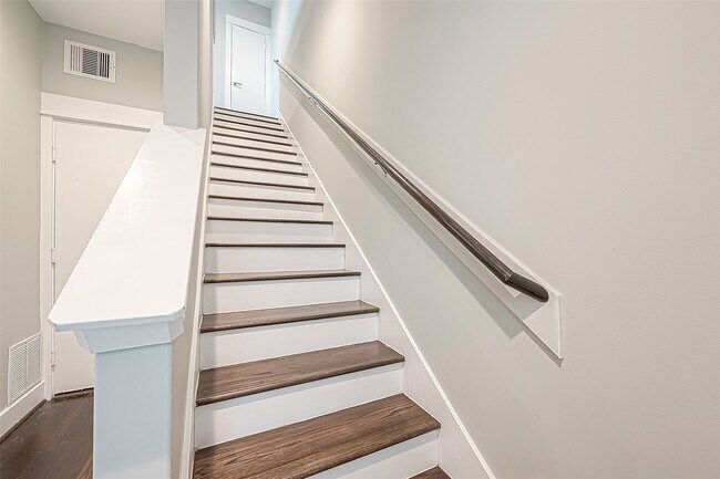 Photo - 712 Clark St