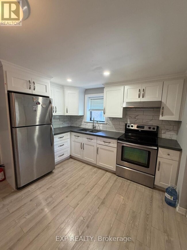 Photo - 677 Durie St