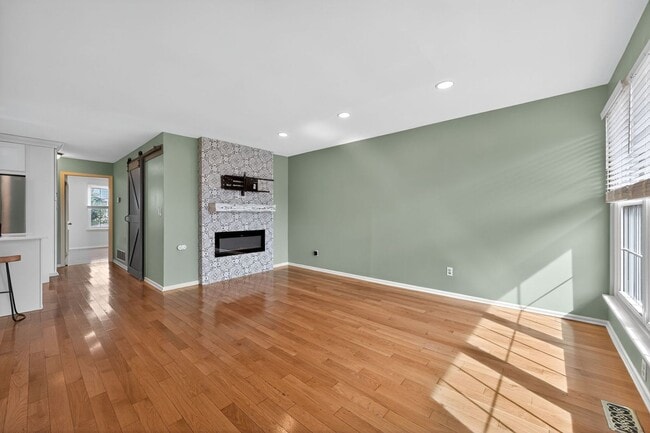 Photo - Beautiful 2 Bedroom, 1 Bathroom Condo In W...