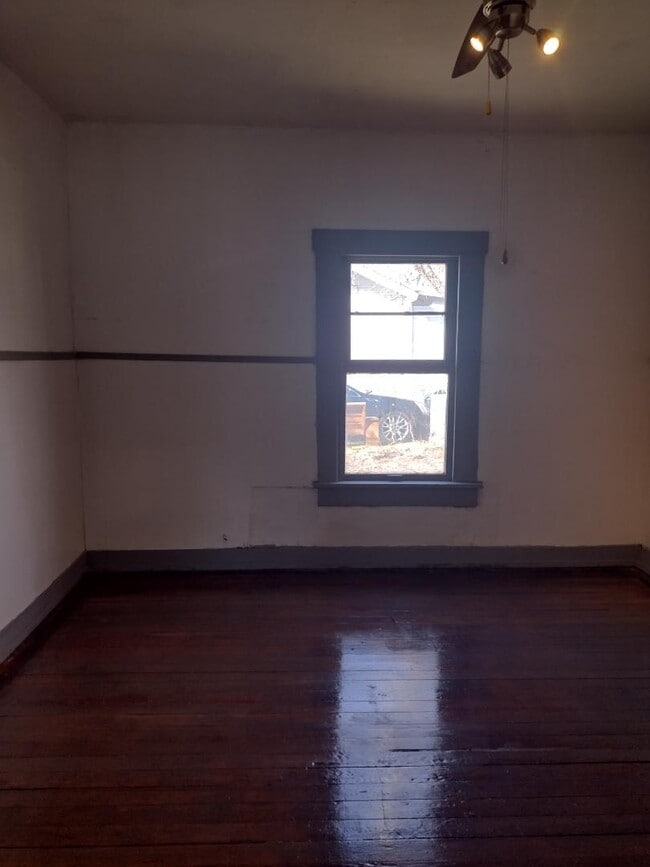 Photo - 1528 E 3rd Ave