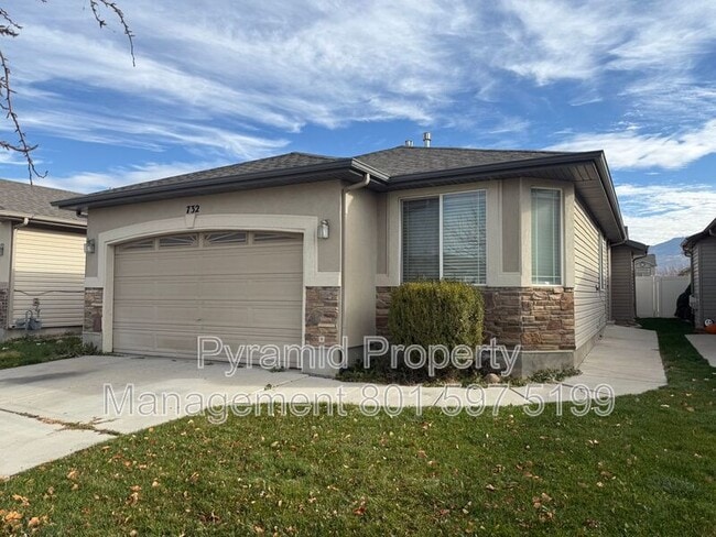 Building Photo - 732 Skipton Dr W