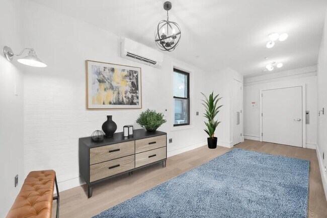 Photo - 547 W 47th St Unit 2