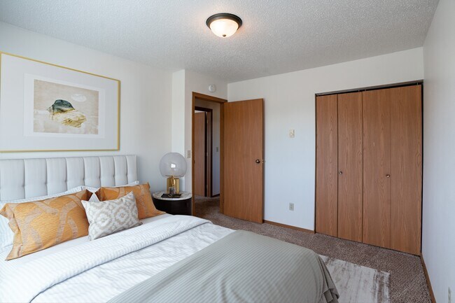 Fargo, ND Westview Towers Apartments | Bedroom