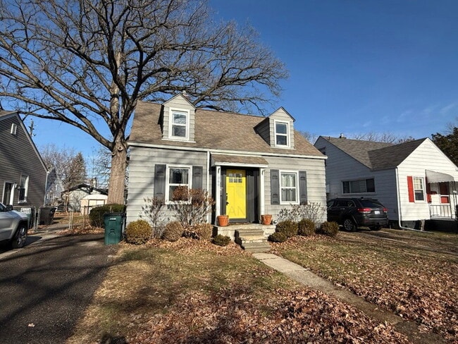 Building Photo - 389 Channing St