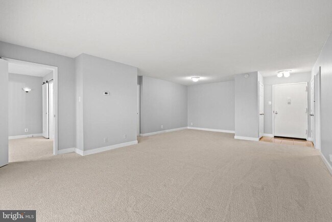 Photo - 307 Yoakum Pkwy Unit 703