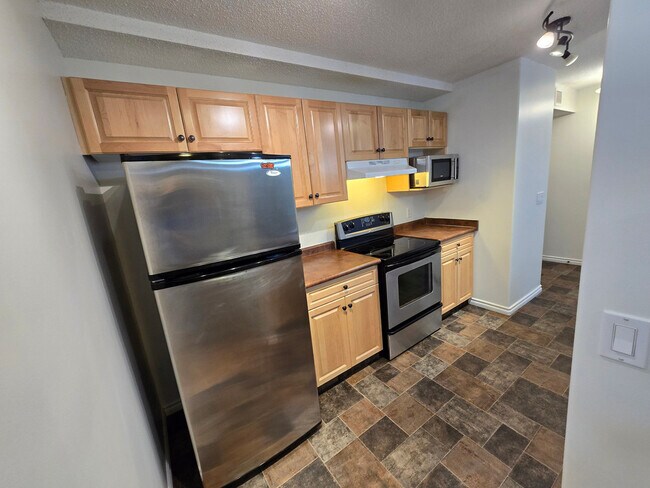 Photo - 901 16 St
