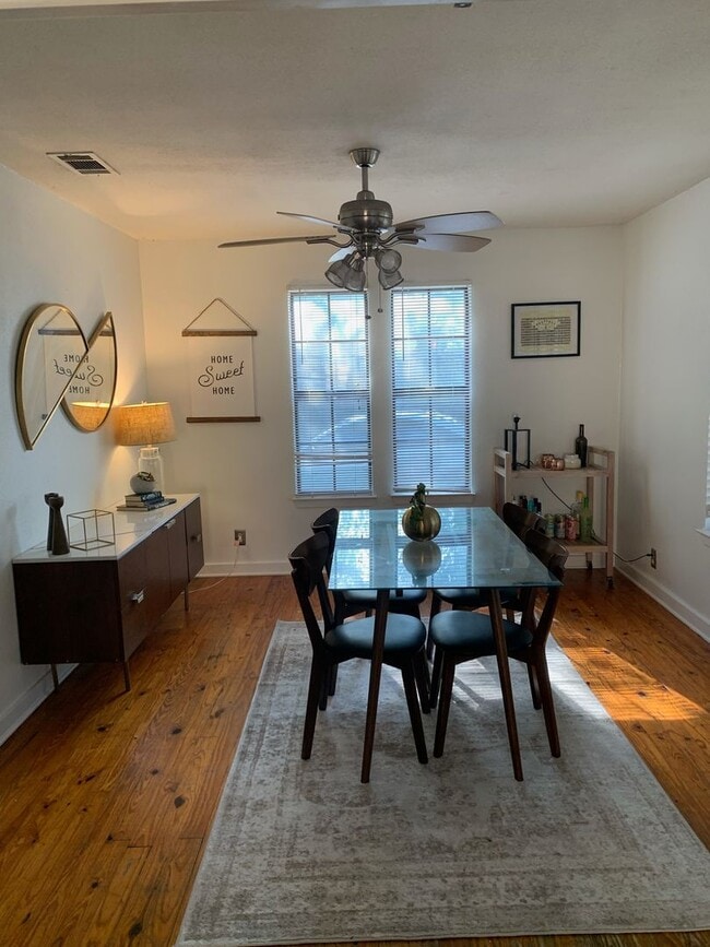 Photo - 4 Bedroom in Clarksville- 1610 W. 10th- August Prelease