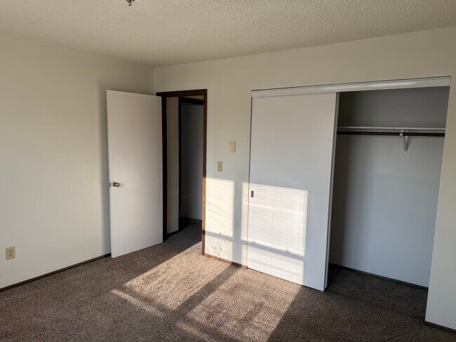 109 E Monroe Ave