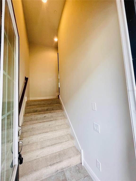 Photo - 561 Scotia Pl