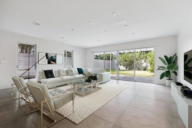 Photo - 1222 Marconi St