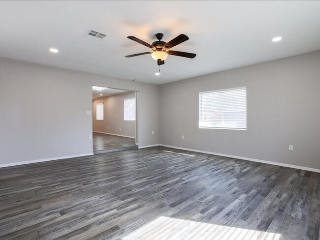 Photo - Spacious 4 Bedroom 2 Bathroom home with Private Pool & Arizona Room!