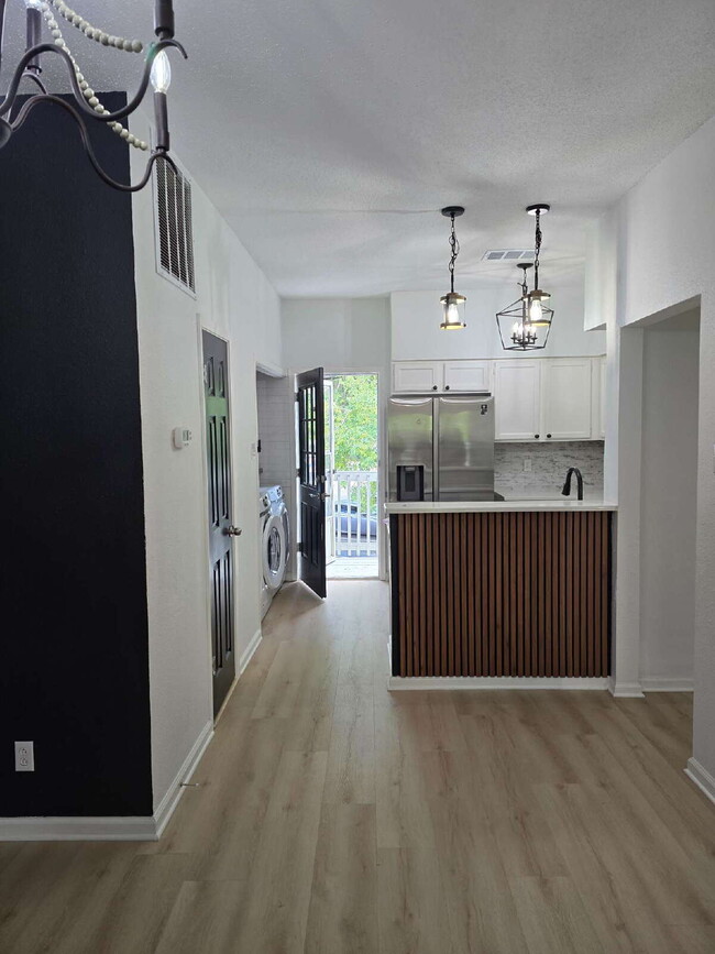 "Charming 3-Bed Townhome with Granite Touc... - "Charming 3-Bed Townhome with Granite Touc...