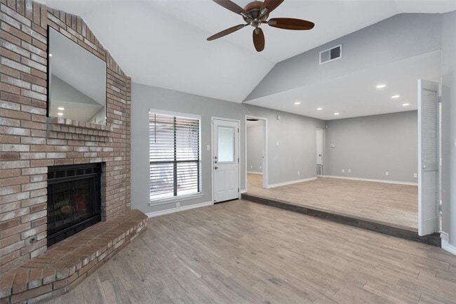 Photo - 2302 Windrift Way