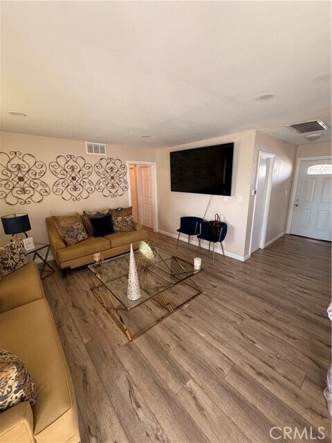 Photo - 3900 San Mateo Ave