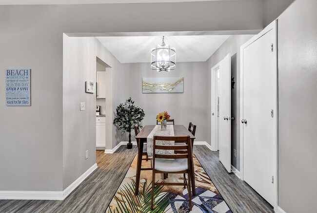 Photo - 403 71st Ave N