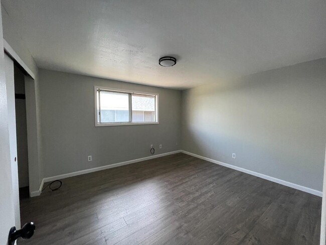 Photo - 577 N Laurel St