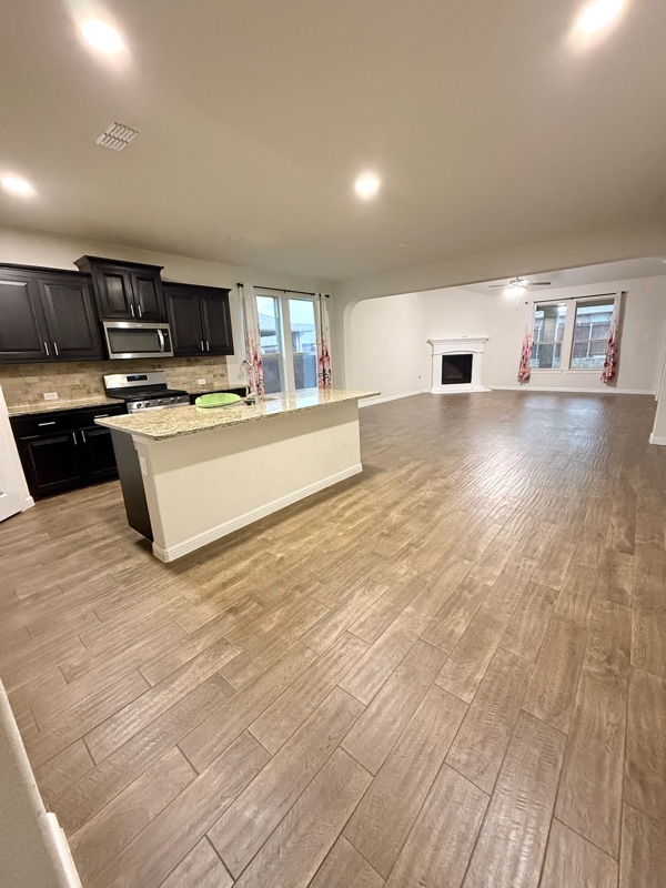 Photo - 565 Lindisfarne Ln