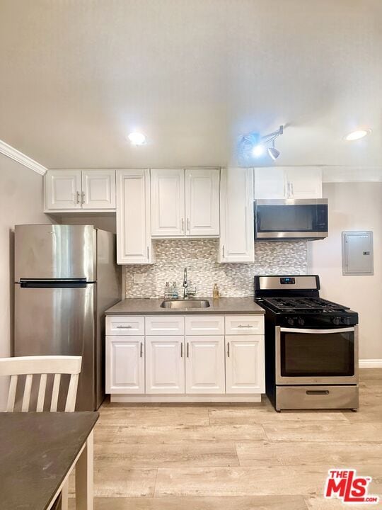 Photo - 18002 Collins St