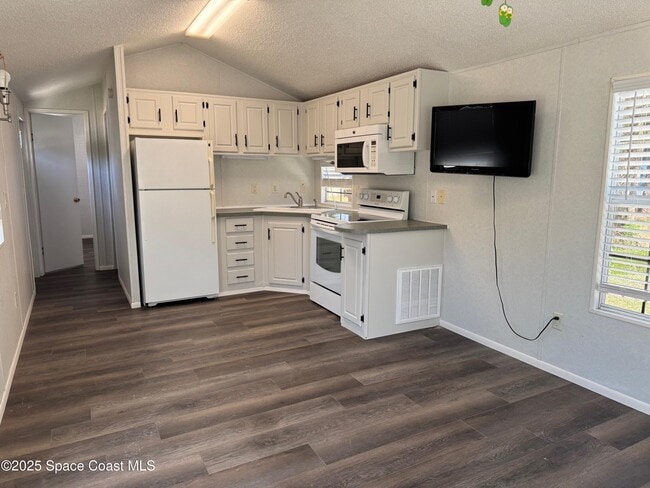Photo - 657 Snowbird Ave
