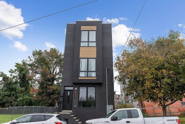 Building Photo - 1611 N 27th St