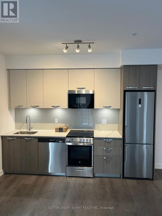 Photo - 75 James St S Unit 419